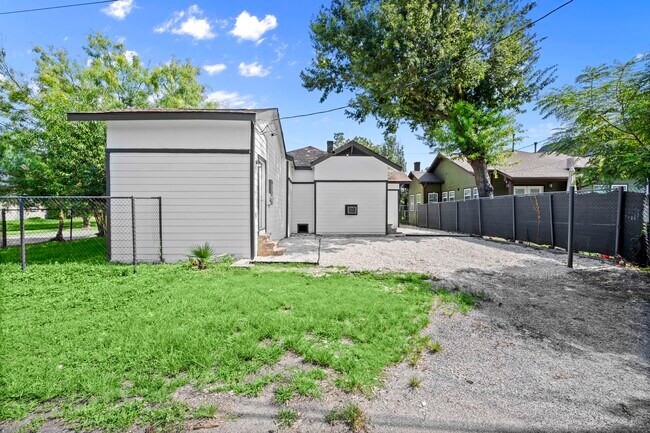 Building Photo - 4902 McKinney St