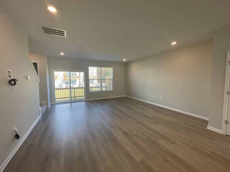 Building Photo - Room in Townhome on Austin Falls Sta