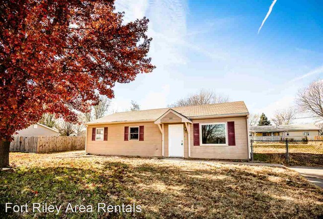 Primary Photo - 3 br, 1 bath House - 701 Plaza Dr