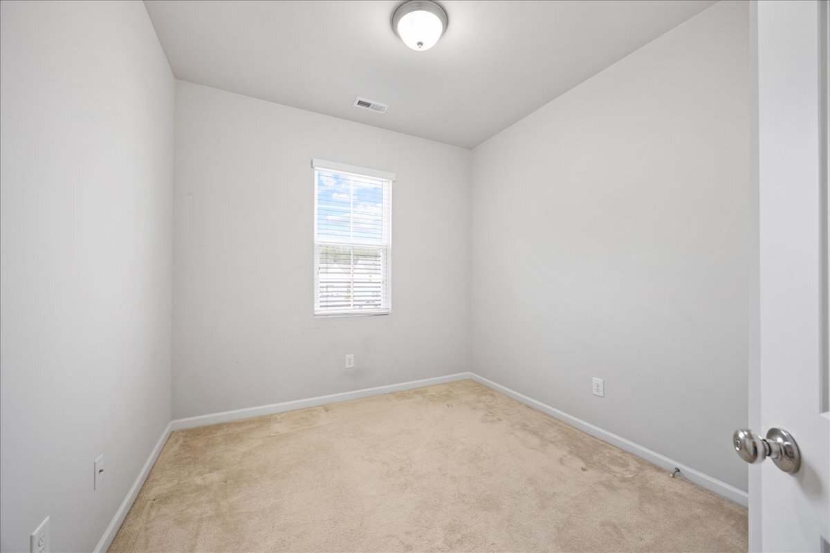 Building Photo - 8860 Commons Townes Dr