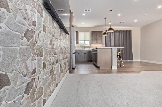 Building Photo - 2121 W Sonoran Desert Dr