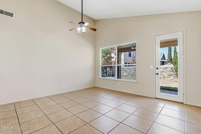 Building Photo - 1445 Paseo De Flor St