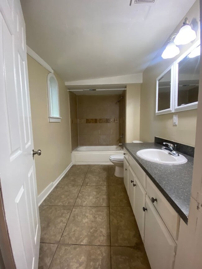 Building Photo - **ON HOLD**Midtown Columbus, GA 3 or 4 Bedroom / 2 Bathroom Home for Rent***