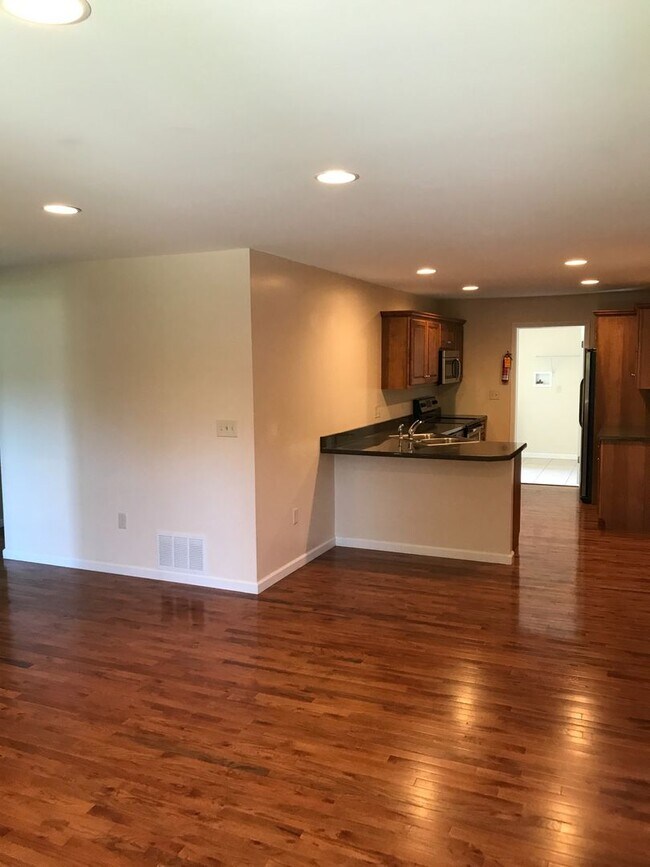 Building Photo - 239-245 Beaver Street (W)