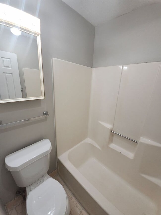 Building Photo - Affordable 2 Bedroom, 2.5 Bath in Prime St...