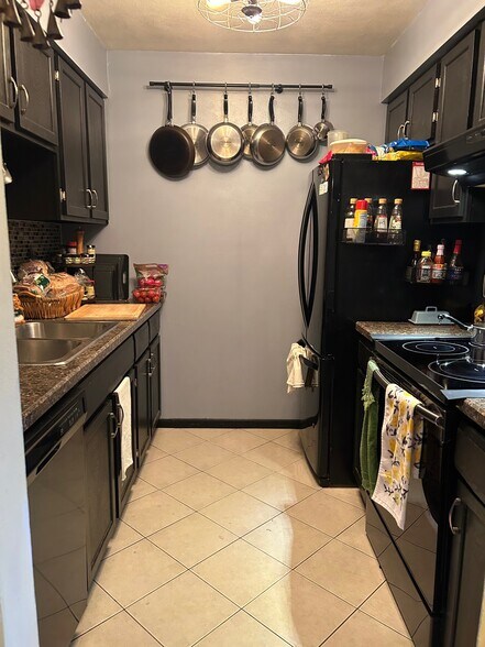 Building Photo - 1917 Pike Dr