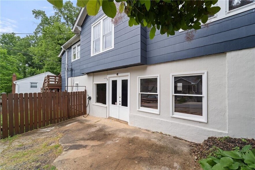 Building Photo - 2083 Elizabeth Ave