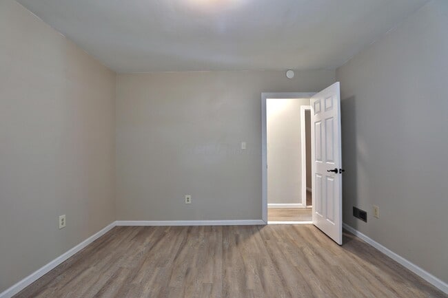 Building Photo - 3553 Brookside Blvd