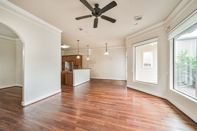 Building Photo - 11025 Robin Hood Ct