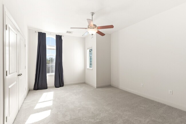 Building Photo - 5610 Kiam St