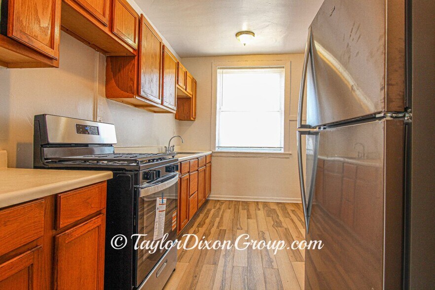 Building Photo - 3863 W Maypole Ave