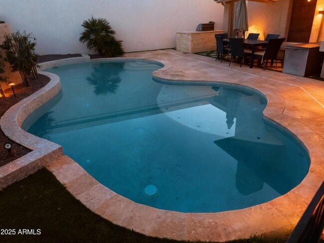 Building Photo - 8100 E Camelback Rd