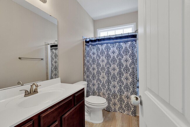 Building Photo - MOVE IN SPECIAL: 1st Months Rent free if l...