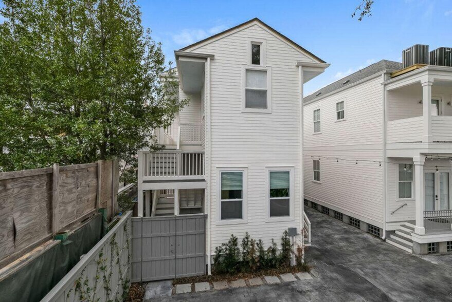 Building Photo - 1523 Carondelet St