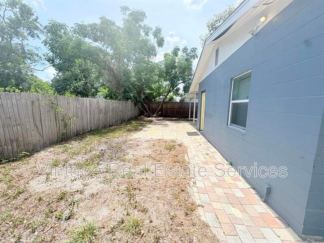 Building Photo - 4203 E Yukon St