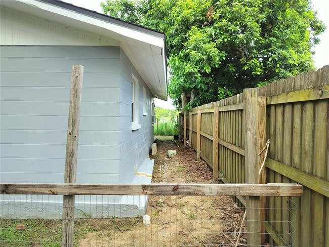 Building Photo - 3635 State Rd 60