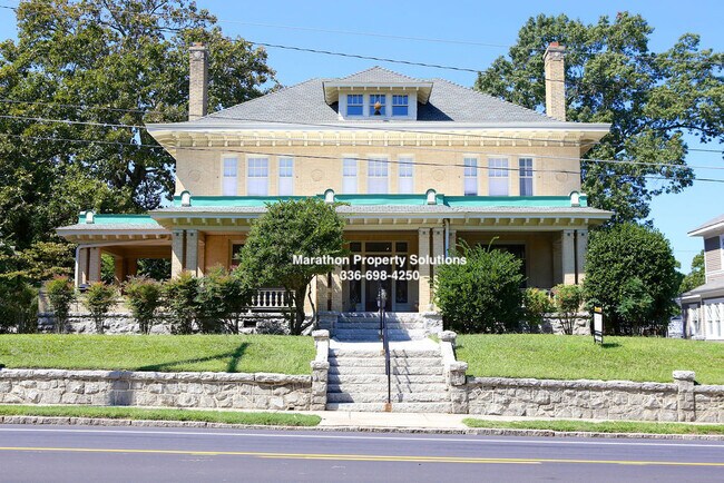 Building Photo - 817 N Elm St