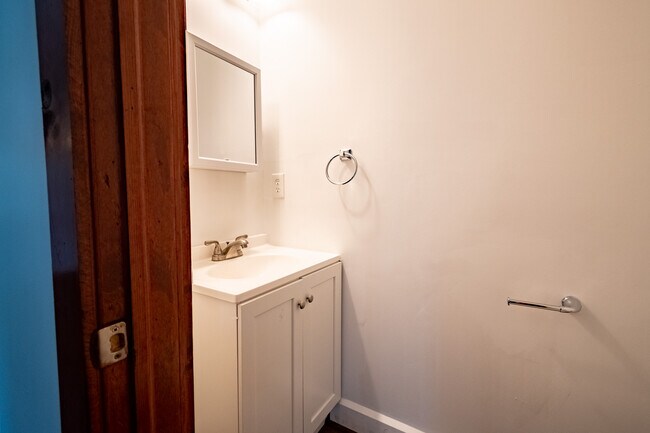 Building Photo - 433 N Randall St