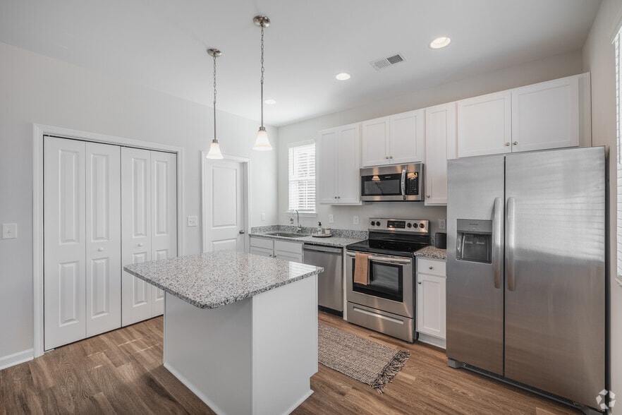 2BR, 2BA - 918SF - Kitchen - Swells Cottages