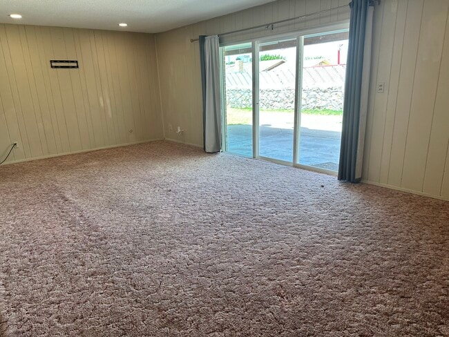 Building Photo - 2205 Anise Dr