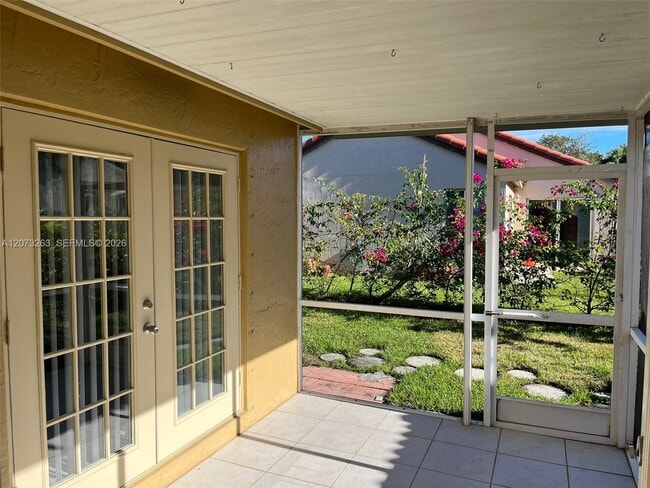 Building Photo - 1542 Presidio Dr