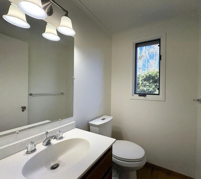 Building Photo - Beautiful Home in Crescent park, Palo Alto available now.