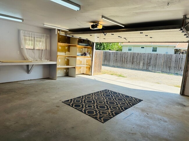 Building Photo - 4+ bedroom, 2 bath with Hot Tub, Fenced Yard and Garage