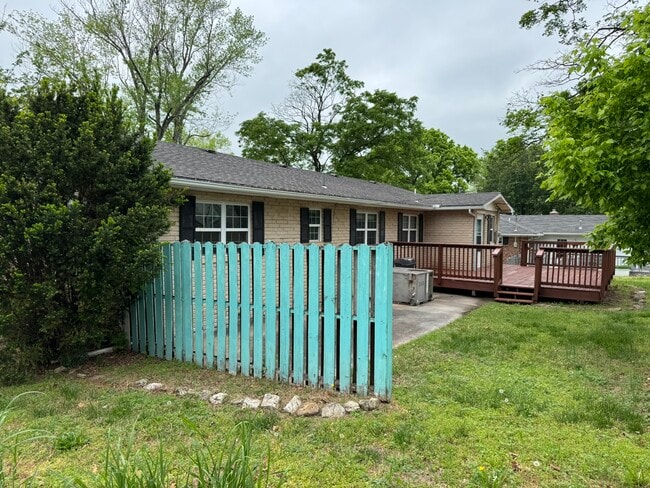 Building Photo - 407 Morris St