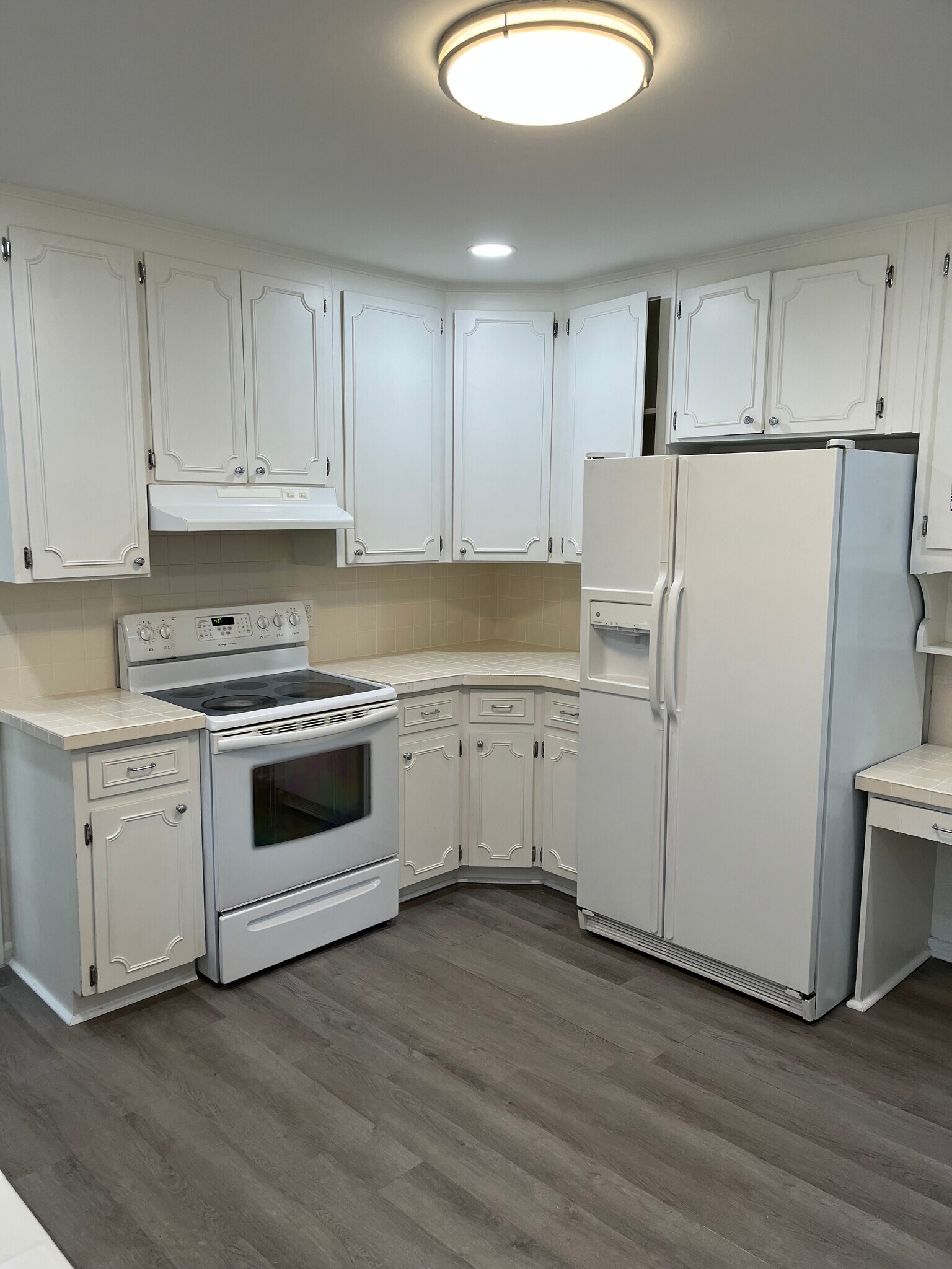 Building Photo - 404 Edgewood Dr