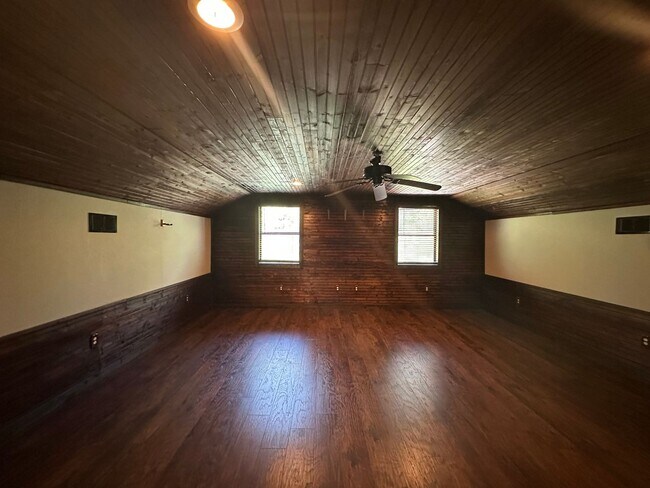 Building Photo - ***Spacious Country Living with Modern Com...