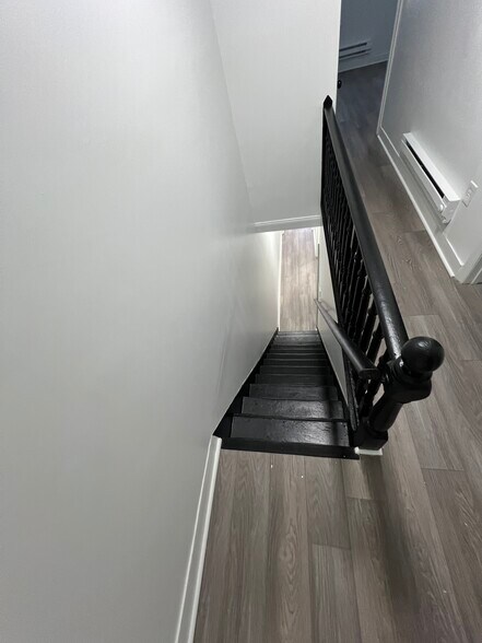 Building Photo - 225 Lloyd St