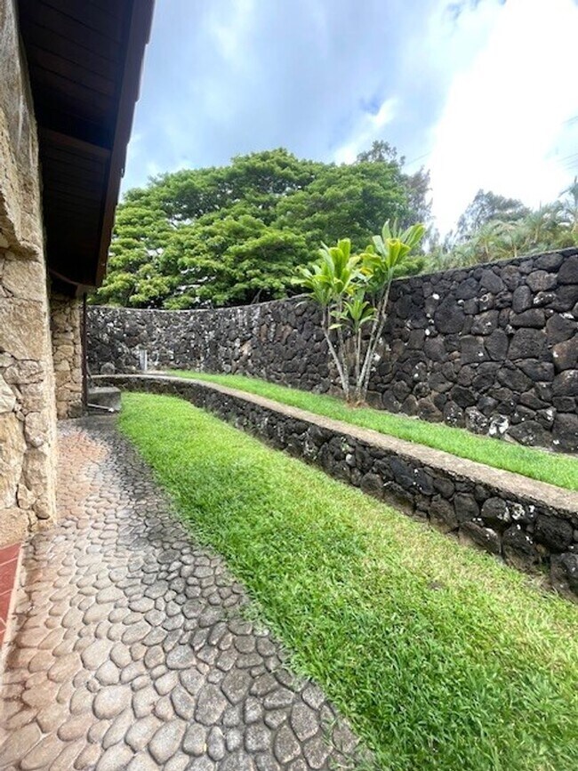 Building Photo - Gorgeous 2 Bedroom / 1 Bath in Waikane