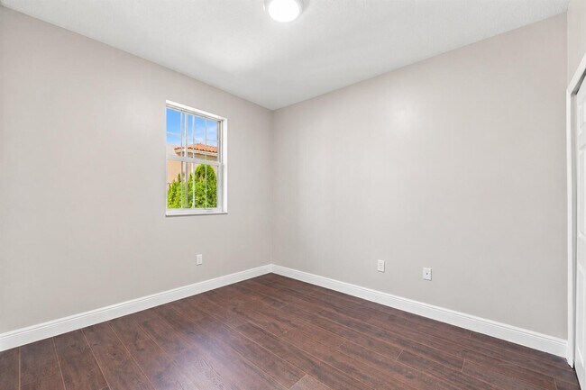 Building Photo - 732 SW 106th Ave