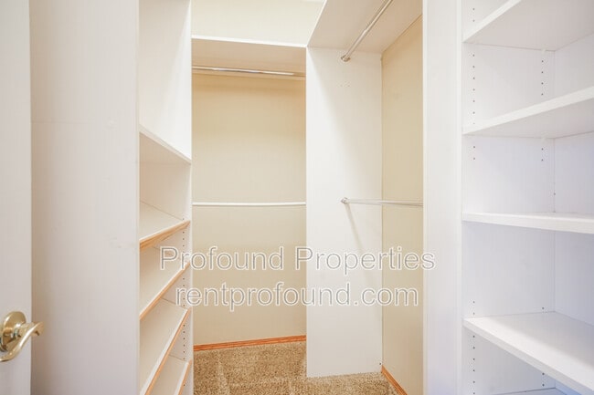 Building Photo - 2623 NE Rocky Butte Rd