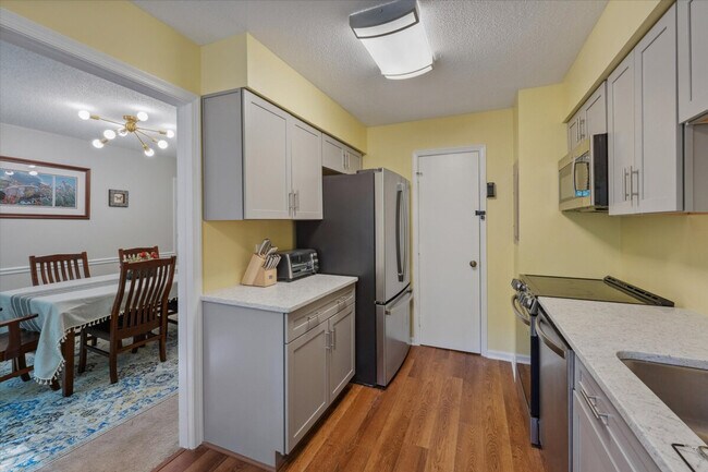 Building Photo - 107 Barbary Ct