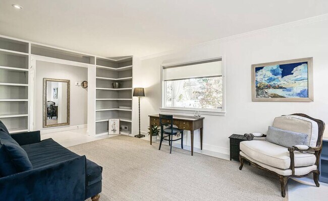 Building Photo - Sassy on Sangamore - 3 BED + 2 FB Av. Earl...