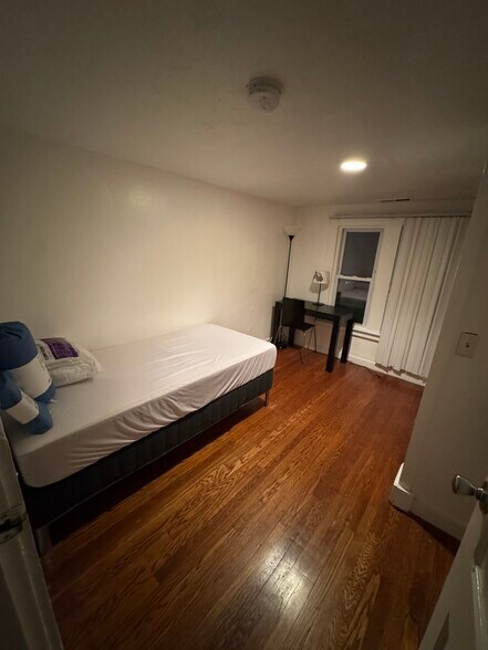 Building Photo - 28 Compton St