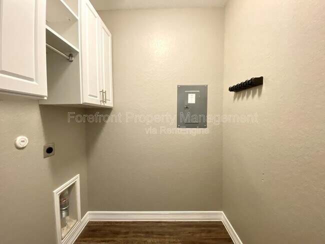 Building Photo - 1206 Ranch Falls