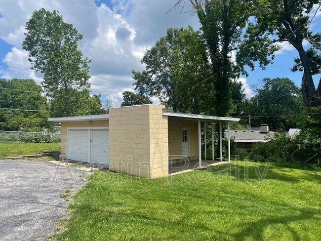 Building Photo - 8713 Maryknoll Ave