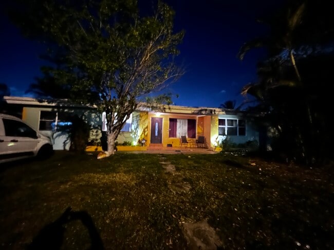 Building Photo - 381 NW 45th St