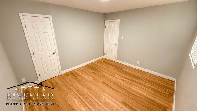 Building Photo - 2703 Center St