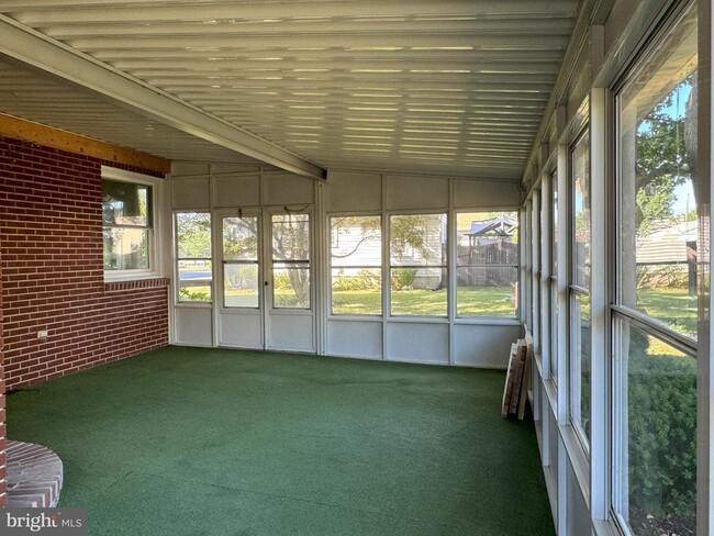 Building Photo - 430 Moul Ave