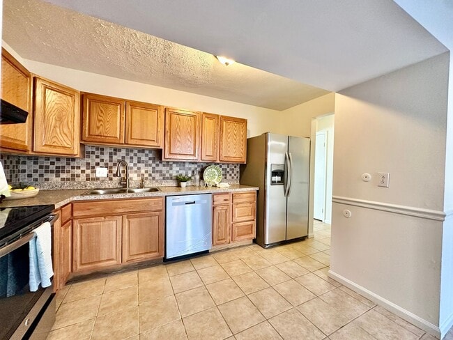 Building Photo - Updated & READY NOW!! A 3-Bedroom Great Neck Home! Excellent Schools! All Appliances Convey!