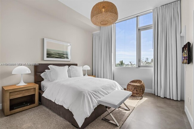 Building Photo - 650 NE 32nd St