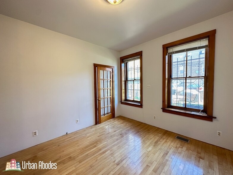 Building Photo - 1435 N Bosworth Ave