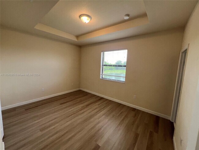 Building Photo - 748 SE 32nd Ave