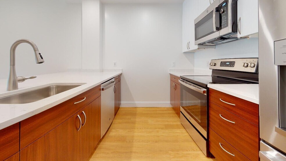 Building Photo - 204 Sherman Rd