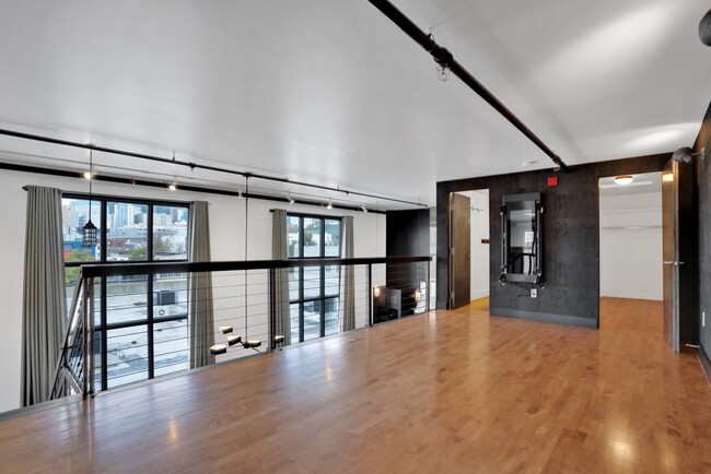 Building Photo - 1 Clarence Pl