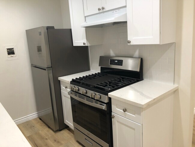 New SS Appliances - 1517 11th St