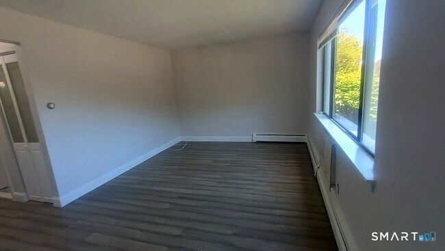 Building Photo - 244 Oakville Ave